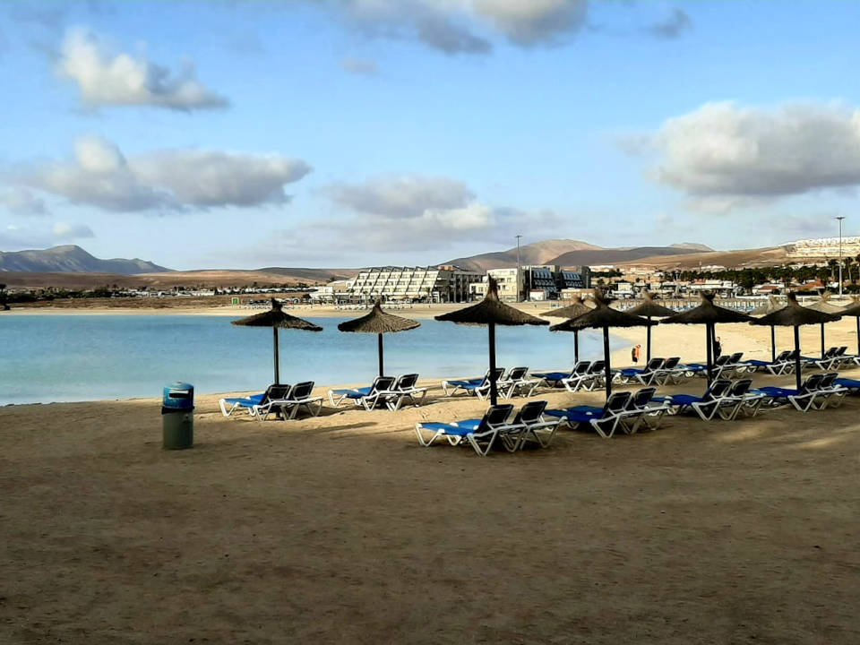 Spiaggia con ombrelloni Fuerteventura (Canarie)